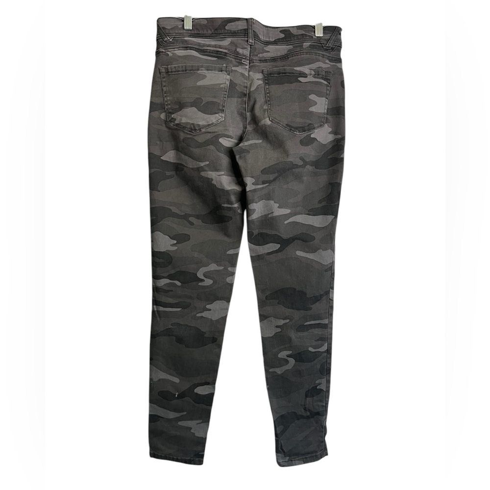 Democracy Women's Stretchy Camouflage Pants - Size: 10 - Picture 2 of 9